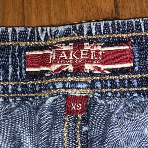 Shorts - Picture 2 of 3